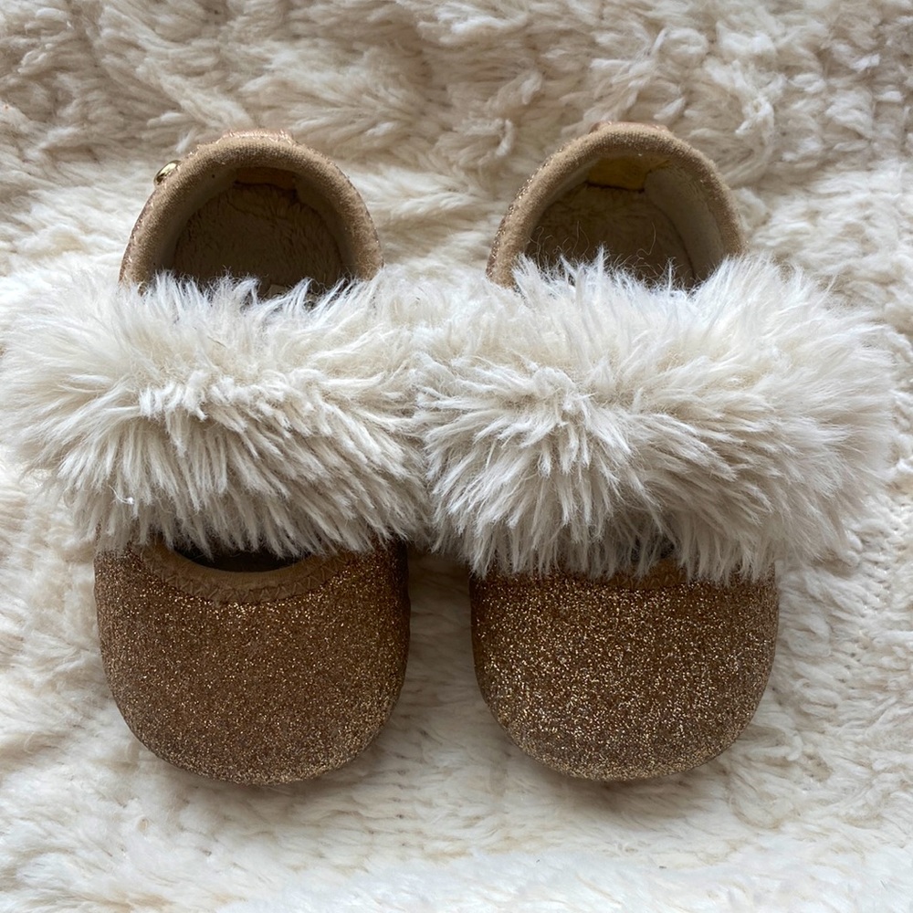 UGG Dress shoes size 2/3